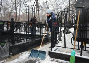 В Рязани школьники убрали снег с могил ветеранов на Дягилевском кладбище - Похоронный портал