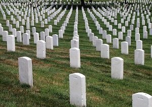 На кладбище в Мичигане вандалы разбили несколько надгробий, включая могилу солдата времен Революции - Похоронный портал