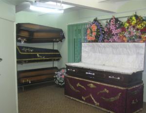 Суд запретил магазину в Чигирях торговать ритуальными товарами в доме - Похоронный портал