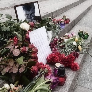 Большинство москвичей поддержали перенос мемориала Немцова на кладбище - Похоронный портал