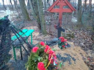 Вандалы разгромили и сожгли могилы на старообрядческом кладбище в Петербурге - Похоронный портал