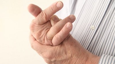 Хруст пальцев положительно отражается на здоровье людей