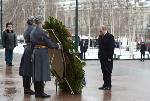 Владимир Путин возложил венок к Могиле Неизвестного Солдата в Москве