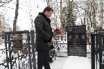 Городской глова Константин Горобцов возложил цветы на могилу танкистов-освободителей Калуги