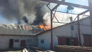 В Лиде работники МЧС ликвидировали пожар на предприятии ритуальных услуг - Похоронный портал