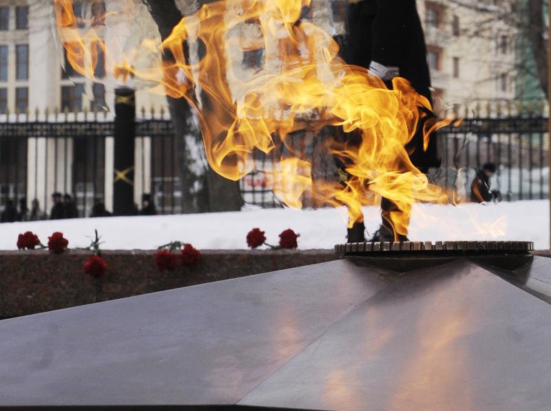 Мужчине, справившему нужду у «Вечного огня» в Белгороде, грозит до пяти лет заключения - Похоронный портал
