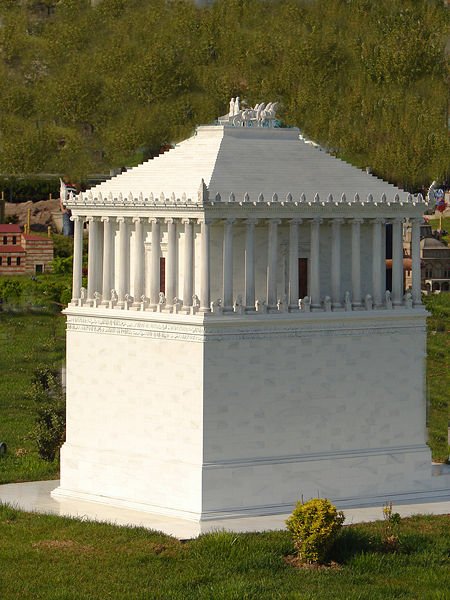 Гробницы - архитектурные памятники. Мавзолей в Галикарнасе