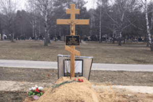 С могилы Немцова выбросили на свалку все цветы и венки - Похоронный портал