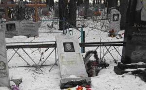Надгробия на кладбище в Ростове мог повредить сильный ветер - Похоронный портал