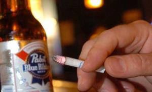 Психически нездоровые люди чаще курят и пьют  - Похоронный портал
