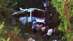 Туристический автобус упал в реку на севере Индии - Похоронный портал