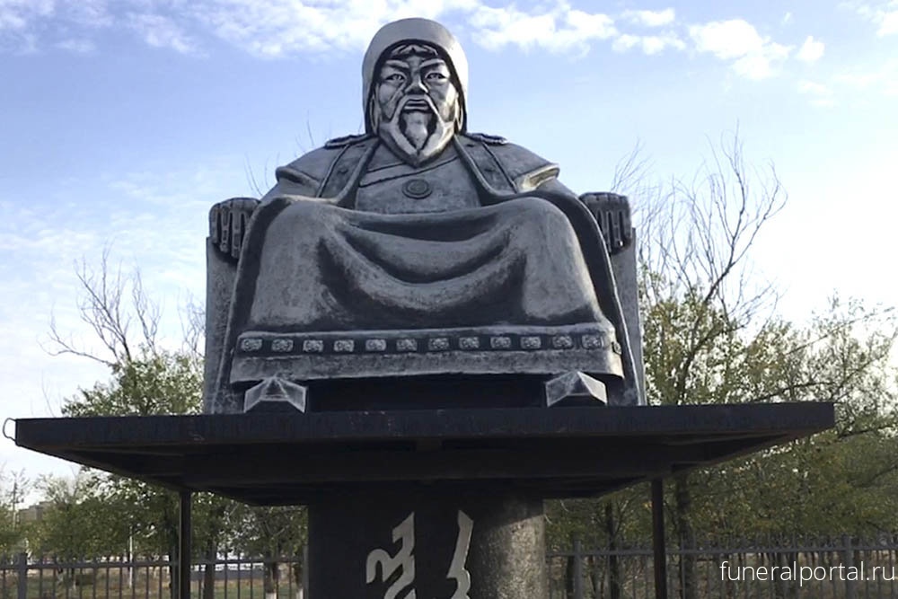 В Калмыкии появился первый в России памятник Чингисхану