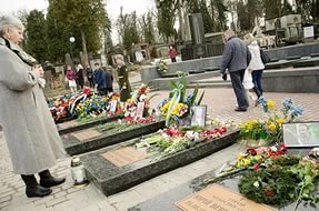 Во Львове освятили надгробия на могилах Героев Небесной Сотни - Похоронный портал