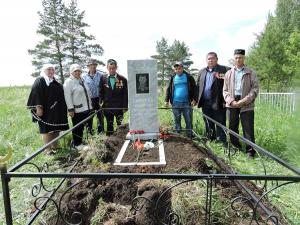 В Кутлумбетьево Оренбургской области поставлен памятник на могилу Зигангира Сабитова - Похоронный портал