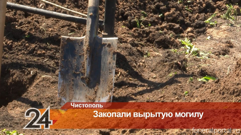 Закапывать лопатой. В татарстане закопал заказчика. В татарстане закопал заказчика. Сбор загрязненного грунта лопатами. В татарстане закопал заказчика.