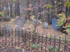 Территория кладбища приведена в порядок - Похоронный портал