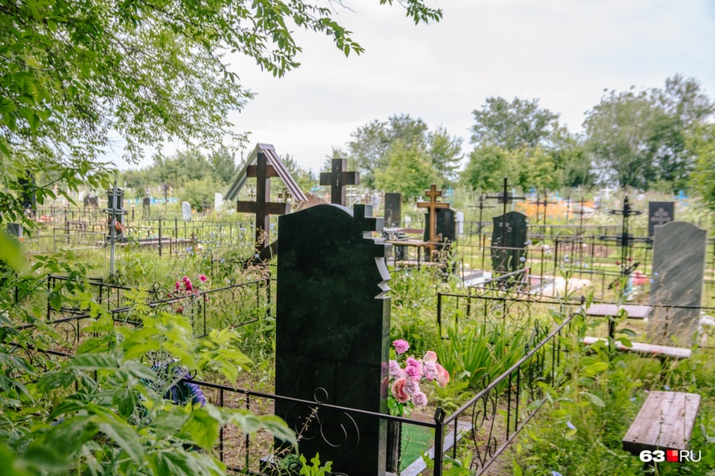 Власти Самары предложили сносить незаконные ограды на кладбище за счет тех, кто их установил - Похоронный портал