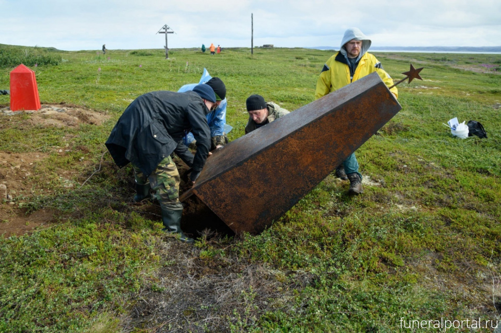 Мурманск. Поисковики благоустроили братские захоронения на острове Кильдин