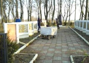 В Калининградской области, не дожидаясь весны, приводят в порядок мемориалы - Похоронный портал