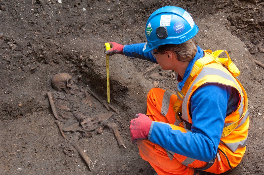 Лондонские скелеты приоткрыли тайны Черной смерти - Похоронный портал