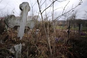 Кто в ответе за мусор на кладбище близ села Федоровка? - Похоронный портал
