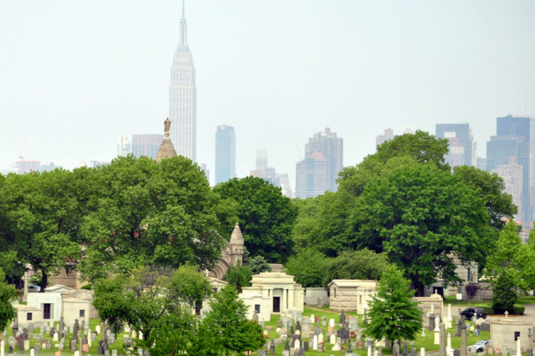 Живые и мертвые: как старинные погребения влияют на городскую застройку