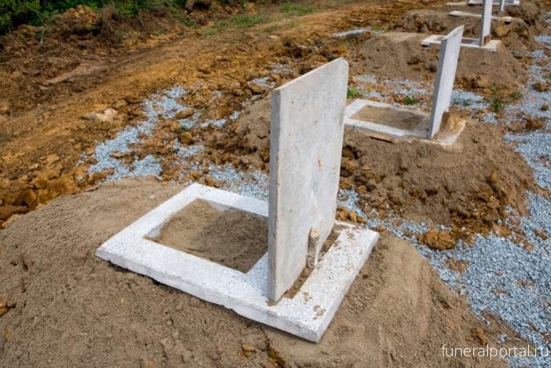 Убитая горем мать выкопала тело сына из могилы, где он пролежал 4 месяца - Похоронный портал