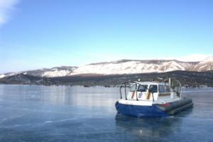 Девять рыбаков сняли с дрейфующей льдины на Байкале - Похоронный портал