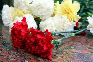 В Пензе возложили цветы к скульптуре «Скорбящей матери» - Похоронный портал