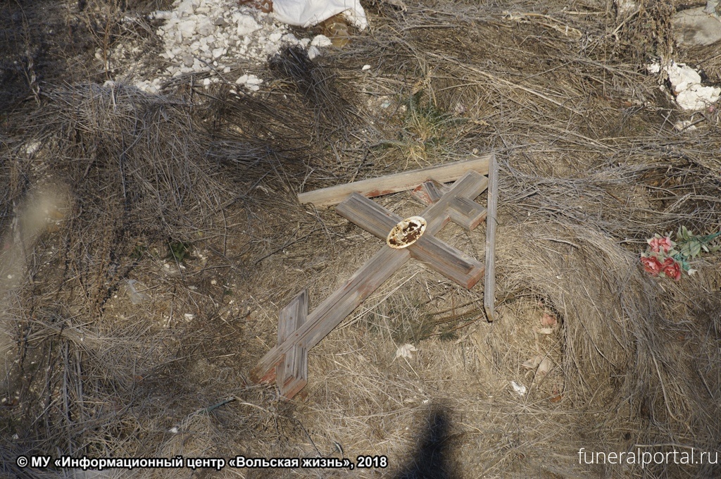 Как в Вольске надгробные плиты оказались в центре города - Похоронный портал