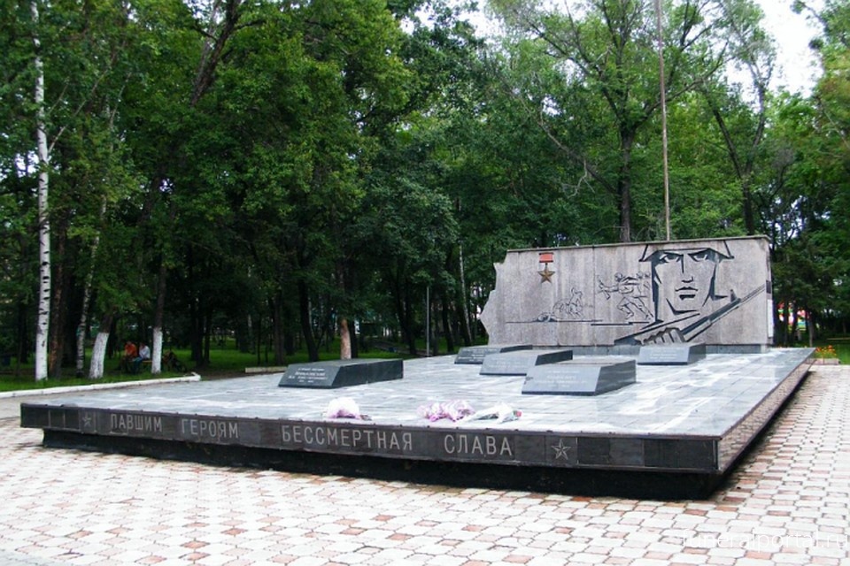 В Приморье рассказали, кто именно выбросил на свалку надгробия героев Даманского - Похоронный портал