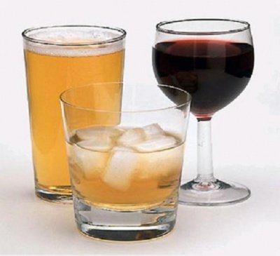 Потребление алкоголя после 60 может улучшать память – исследование