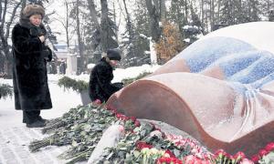 Наина Ельцина купила место на кладбище - Похоронный портал