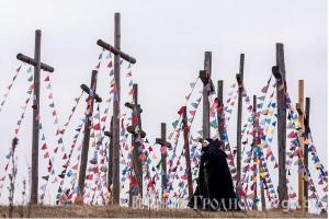 В Ошмянах католики установили огромный крест на местной Голгофе - Похоронный портал