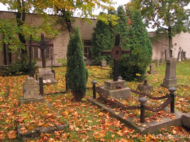 Могилы польских танкистов на католическом кладбище в Брест-Литовске