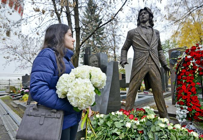 Знаменитому баритону Дмитрию Хворостовскому открыли памятник - Похоронный портал
