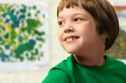 Мальчик с ДЦП собирает деньги на лечение продажей сувениров со своими рисунками