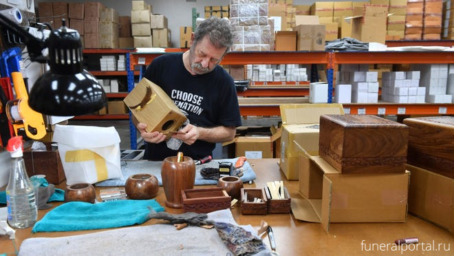 In the business of death, ‘urnings’ are way up for Sarasota company - Похоронный портал