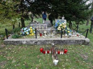 В Польше извинились за уничтожение радикалами украинских могил и памятников - Похоронный портал