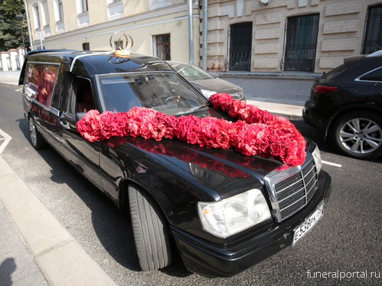 Владелец свадебного катафалка Собчак и Богомолова: «Там только лежачие места» - Похоронный портал