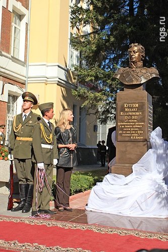 В Новосибирске освятили бюст Кутузова  - Похоронный портал
