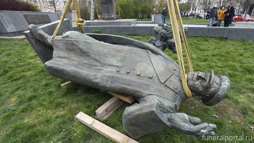 Война с памятниками: новый раунд в Звенигороде и Москве