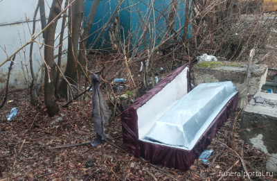 В Омске за гаражами нашли цинковый гроб  - Похоронный портал