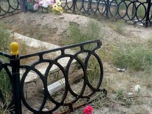 Полиция Нижней Туры установила личности людей, похитивших могильные ограждения - Похоронный портал