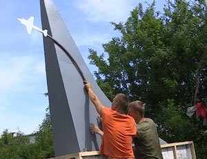 Участники отряда "Память" и волонтеры восстановили монумент авиаторам в Зеленогорске - Похоронный портал