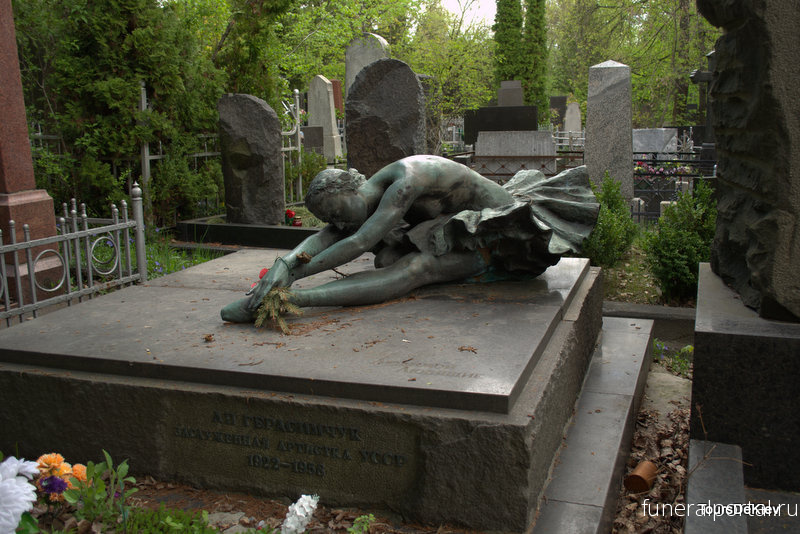 Памятники на могилах легендарным русским балеринам 