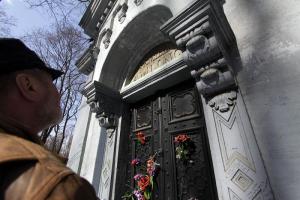 Надгробия старинного кладбища в Москве нуждается в реставрации - Похоронный портал