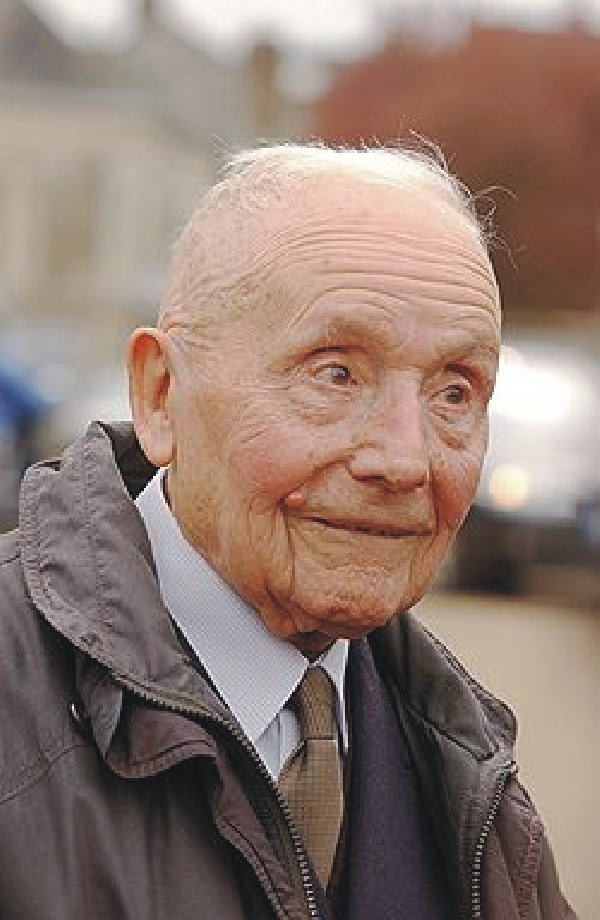 Жюльен Грак (27.07.1910 - 22.12.2007)