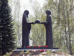 Православная молодежь Челябинска провела экологическую акцию на Лесном кладбище - Похоронный портал