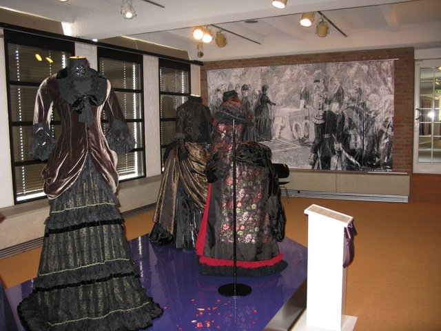 Выставка траурных платьев, Крефельд, Германия